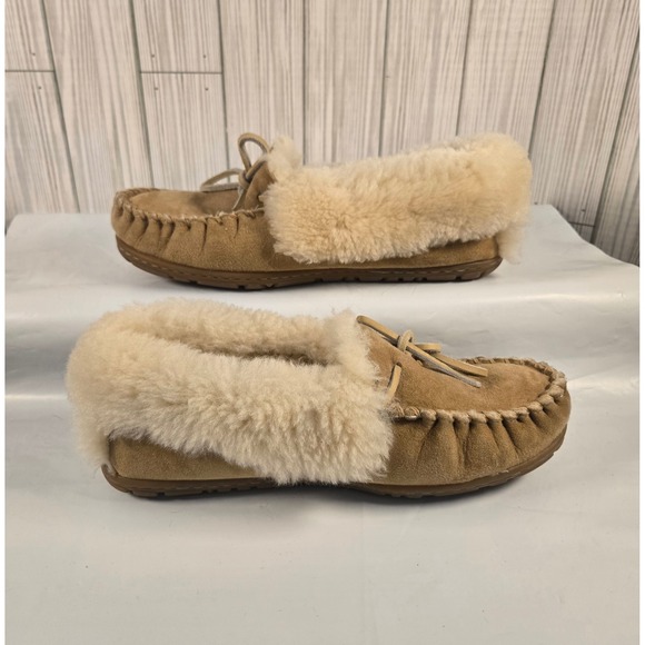 LL Bean Women's 9 Medium Natural Shearling Wicked Good Moccasins Slippers - Picture 1 of 10